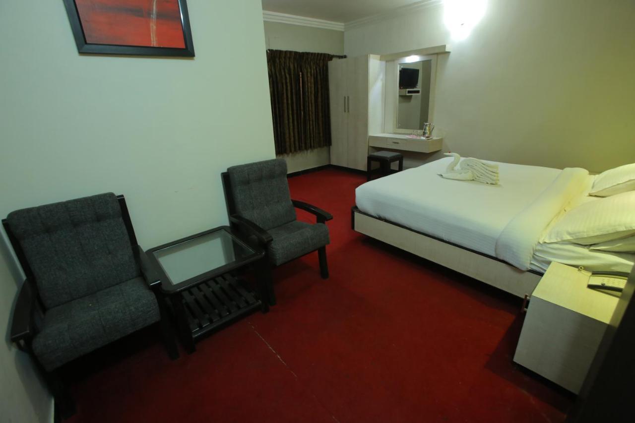 Hotel City Palace Ooty Buitenkant foto
