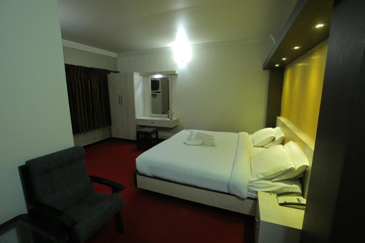 Hotel City Palace Ooty Buitenkant foto