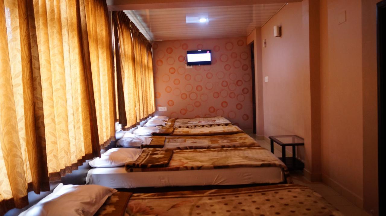 Hotel City Palace Ooty Buitenkant foto