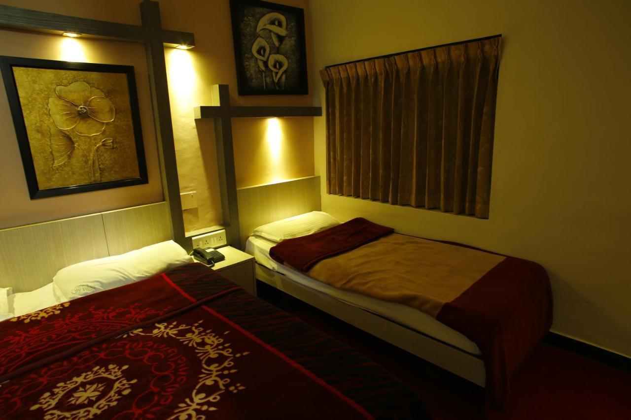 Hotel City Palace Ooty Buitenkant foto